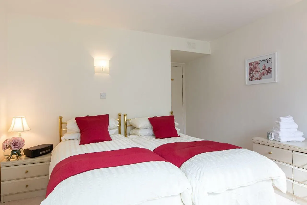 Cults Court Apartment Aberdeen
