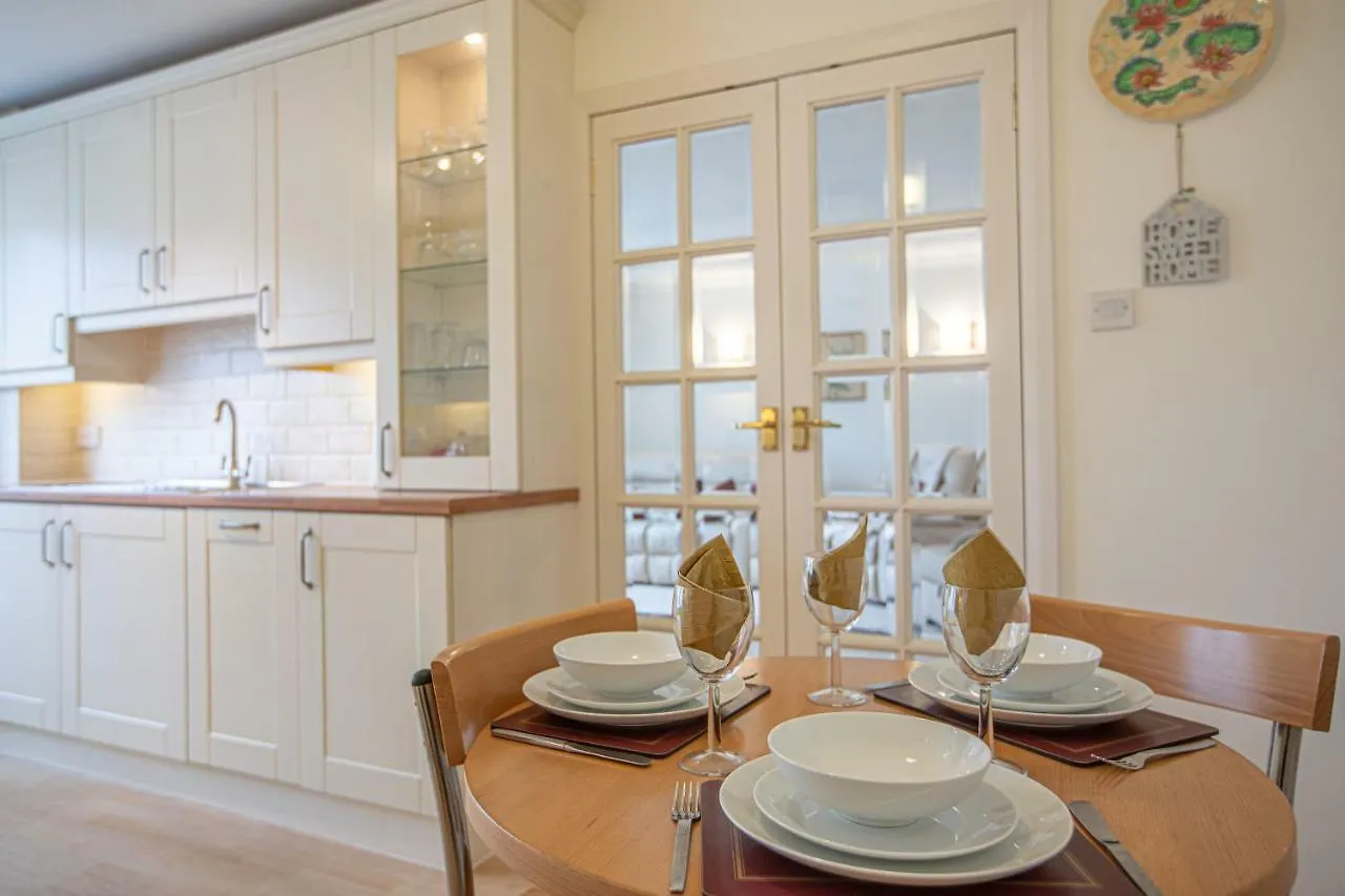 Cults Court Apartment Aberdeen